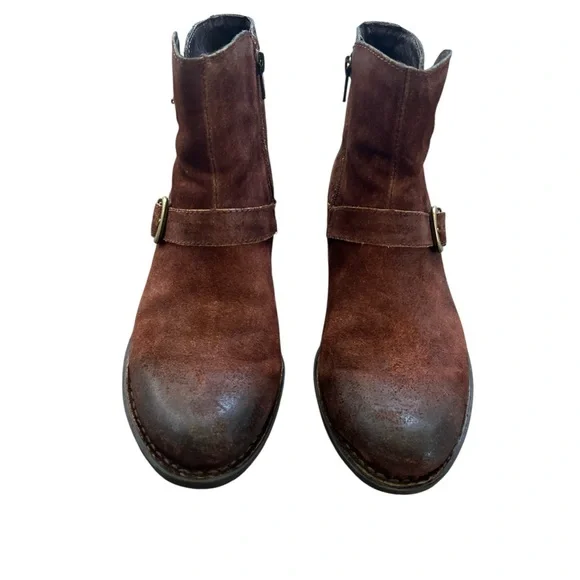 Born Women’s Brown Distressed Suede Leather Bootie. Zip up.
Size 7.5 - Picture 4 of 8